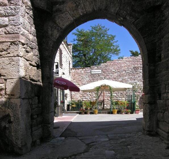 בית מלון כפרי Albergo La Rocca