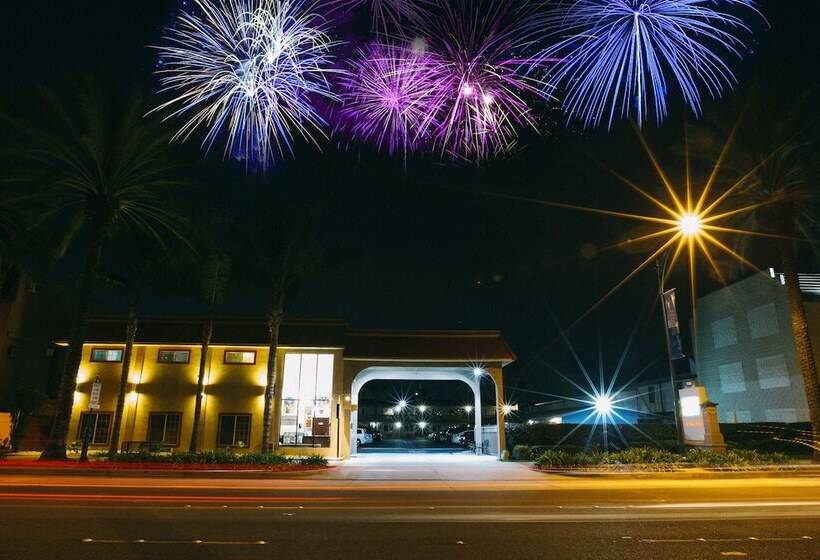 فندق Anaheim Discovery Inn And Suites