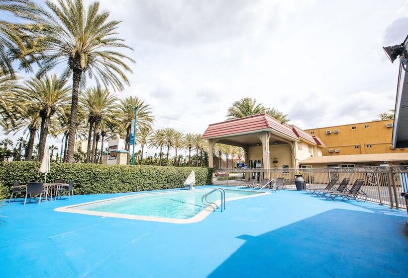 فندق Anaheim Discovery Inn And Suites