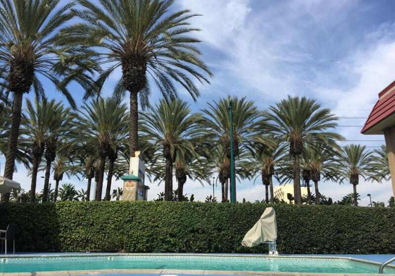 فندق Anaheim Discovery Inn And Suites