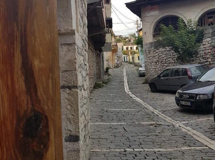 בית מלון כפרי Berati