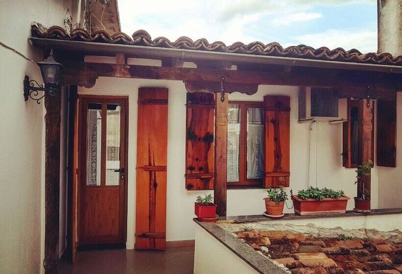 בית מלון כפרי Berati