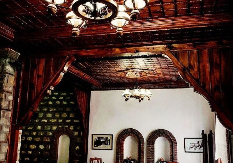 בית מלון כפרי Berati