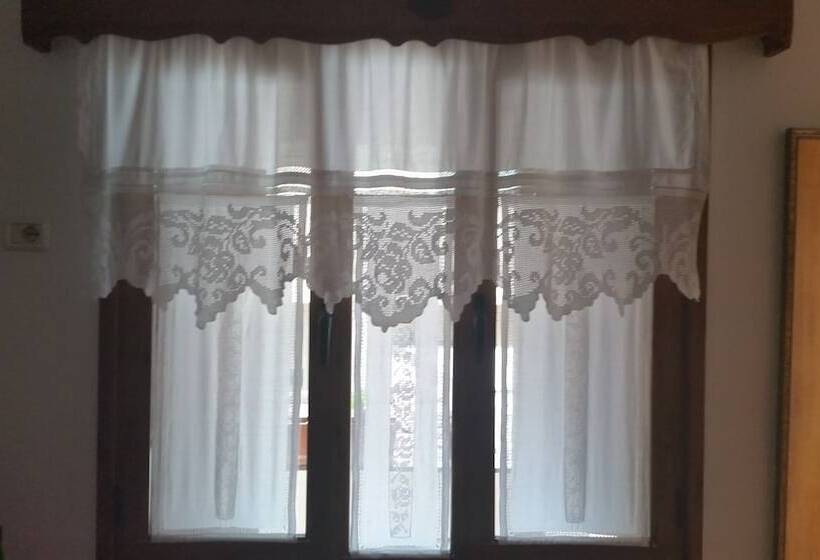 בית מלון כפרי Berati