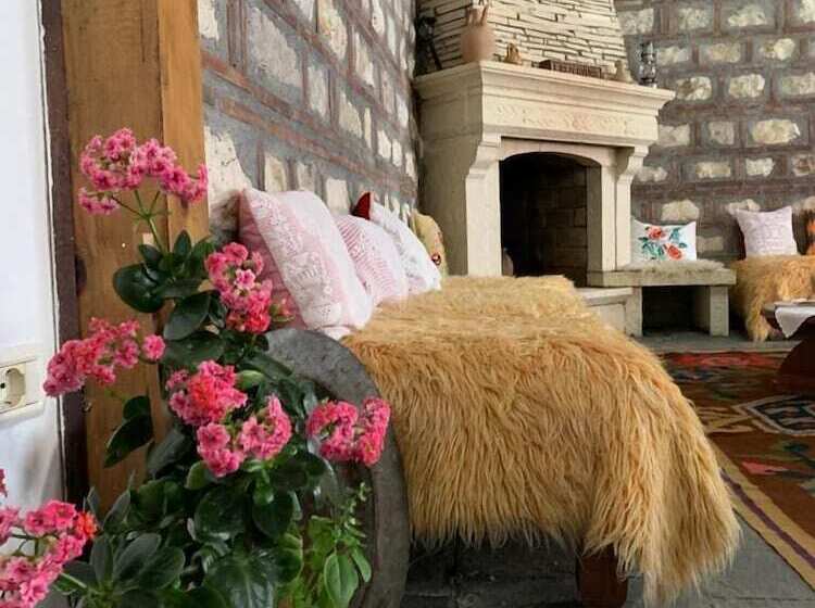 בית מלון כפרי Berati