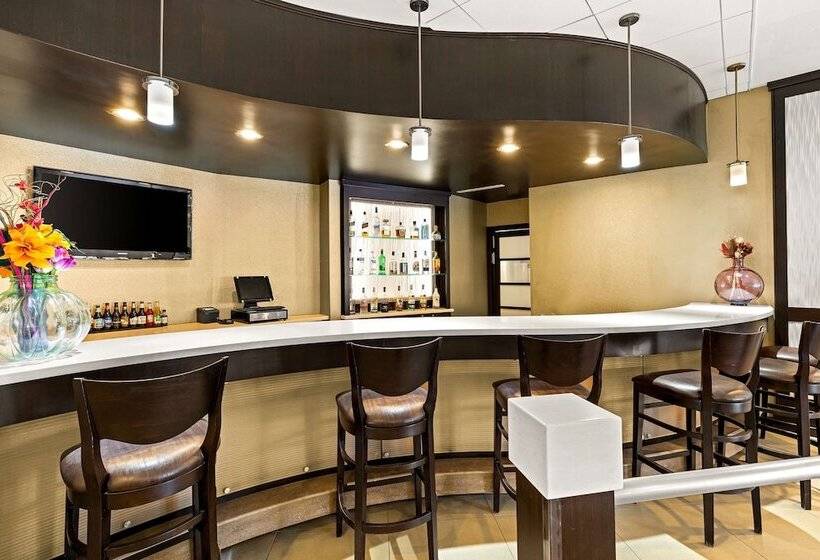 בית מלון כפרי Sonesta Essential Indianapolis Airport