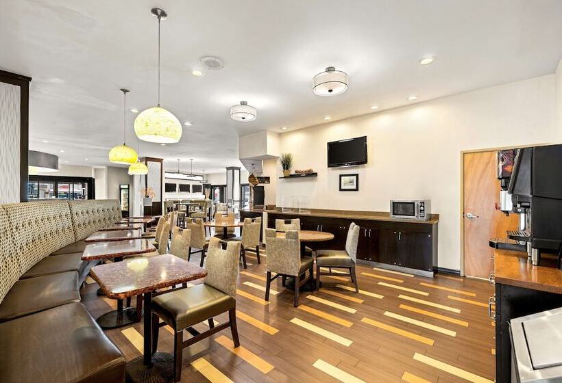 בית מלון כפרי Sonesta Essential Indianapolis Airport