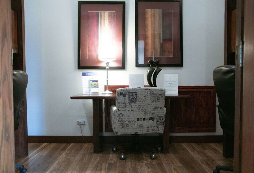 هتل Best Western Plus Chihuahua Aeropuerto