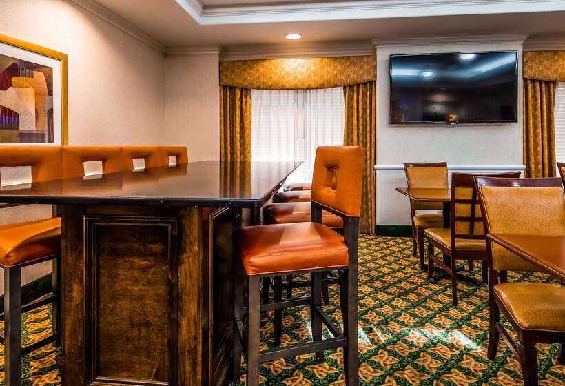 Отель Best Western Plus Waxahachie Inn & Suites