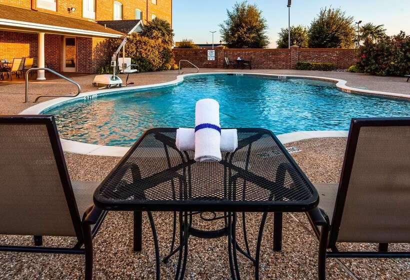 Отель Best Western Plus Waxahachie Inn & Suites