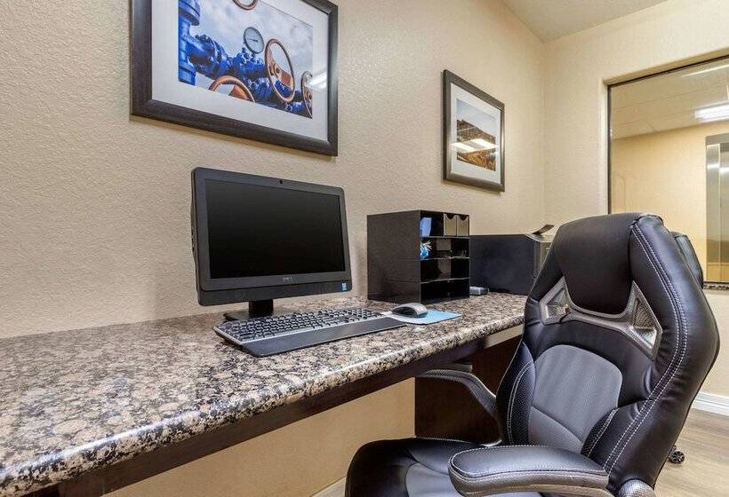 Отель Comfort Suites Baytown I   10