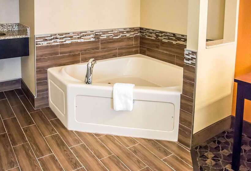 Отель Spark By Hilton Bluffton Hilton Head Island