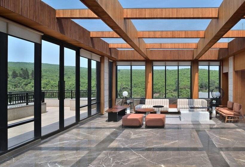 Отель Courtyard By Marriott Mahabaleshwar