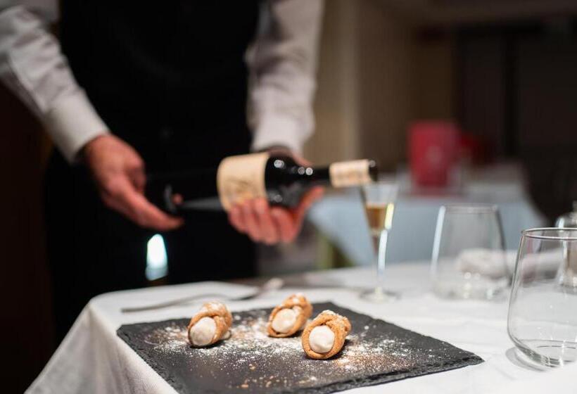 فندق El Homs Palace