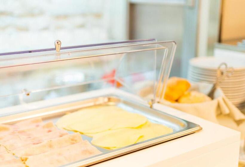 فندق El Homs Palace