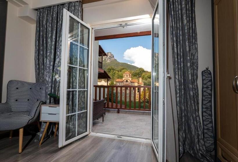 בית מלון כפרי Famissi Eden