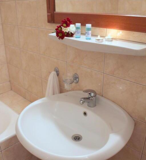 בית מלון כפרי Famissi Eden