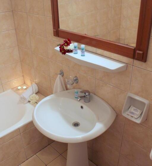 בית מלון כפרי Famissi Eden