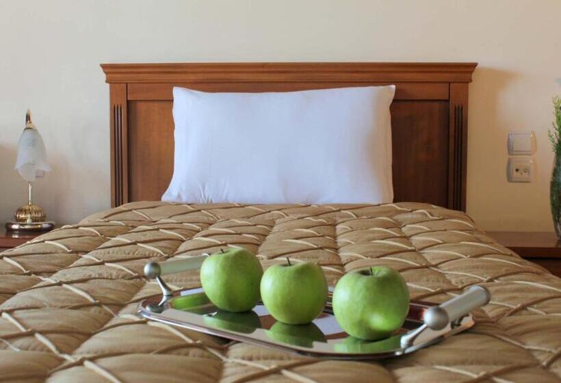 בית מלון כפרי Famissi Eden