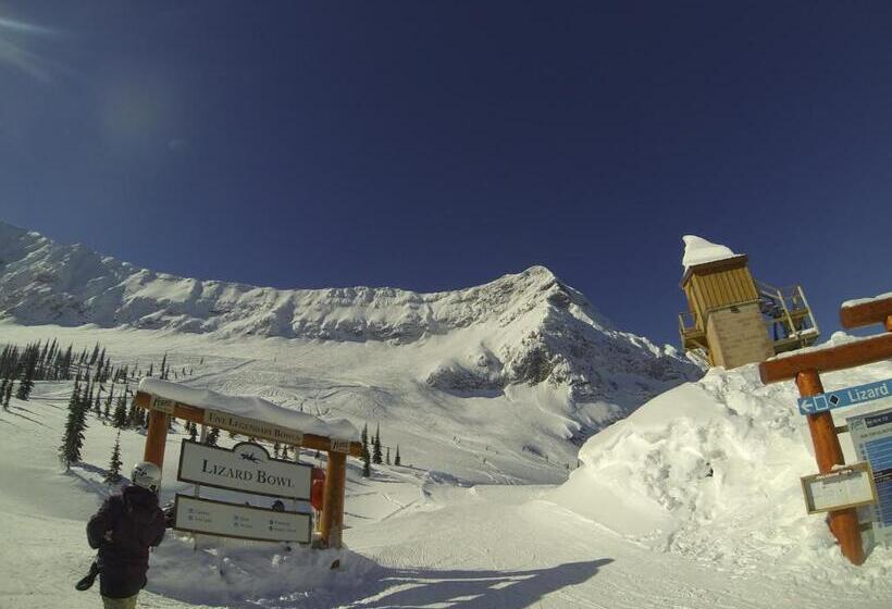 בית מלון כפרי Fernie Slopeside Lodge