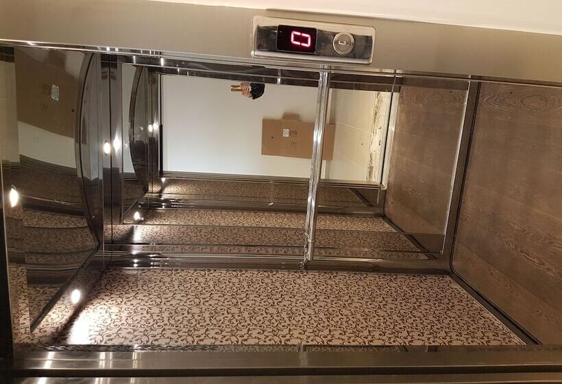 Отель Glyfada Beach