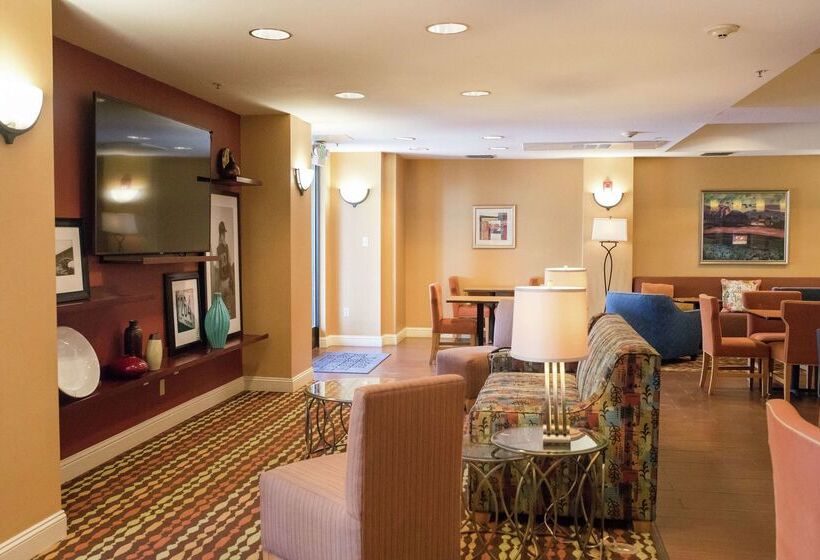 فندق Hampton Inn & Suites Lathrop