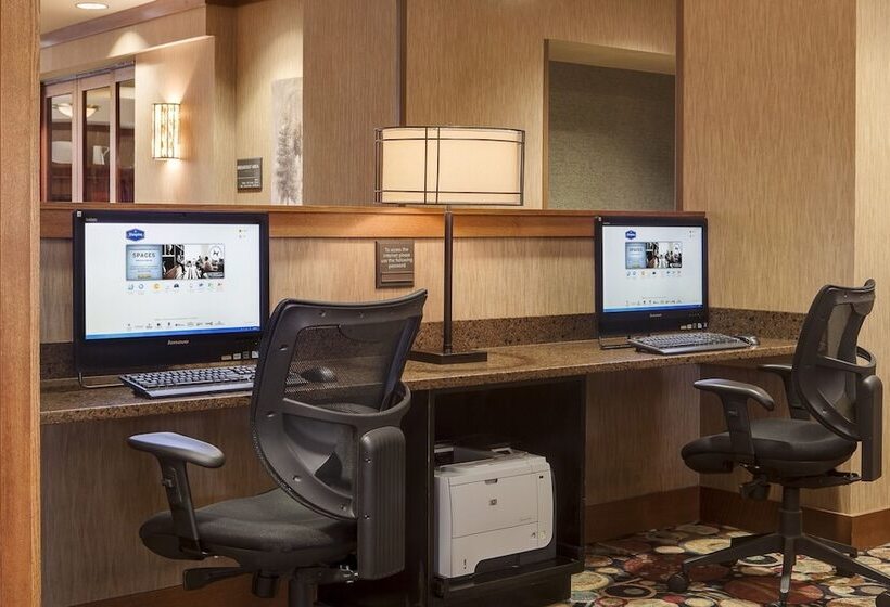 هتل Hampton Inn Council Bluffs