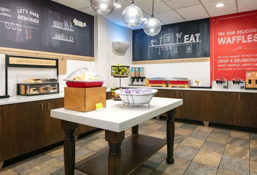 هتل Hampton Inn Council Bluffs