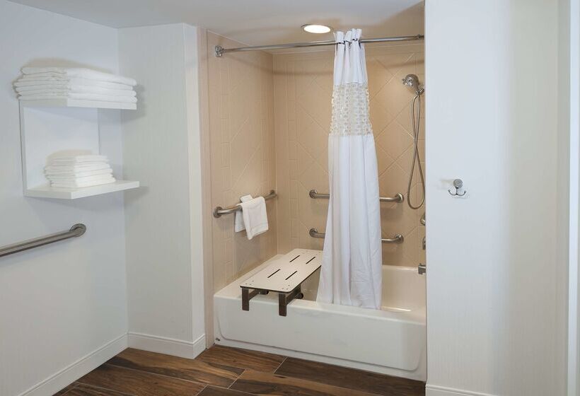 هتل Hampton Inn Doylestown