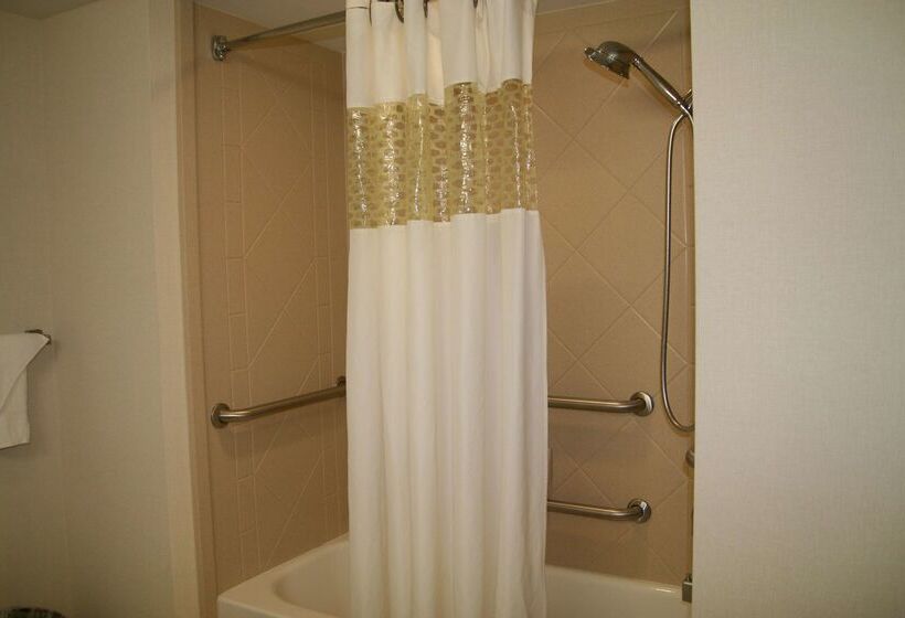 هتل Hampton Inn Doylestown