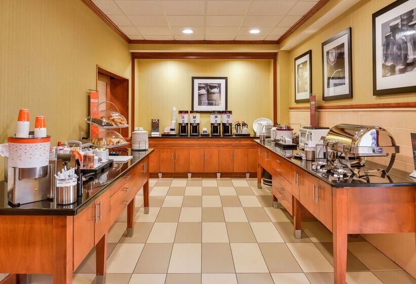 فندق Hampton Inn Emporia