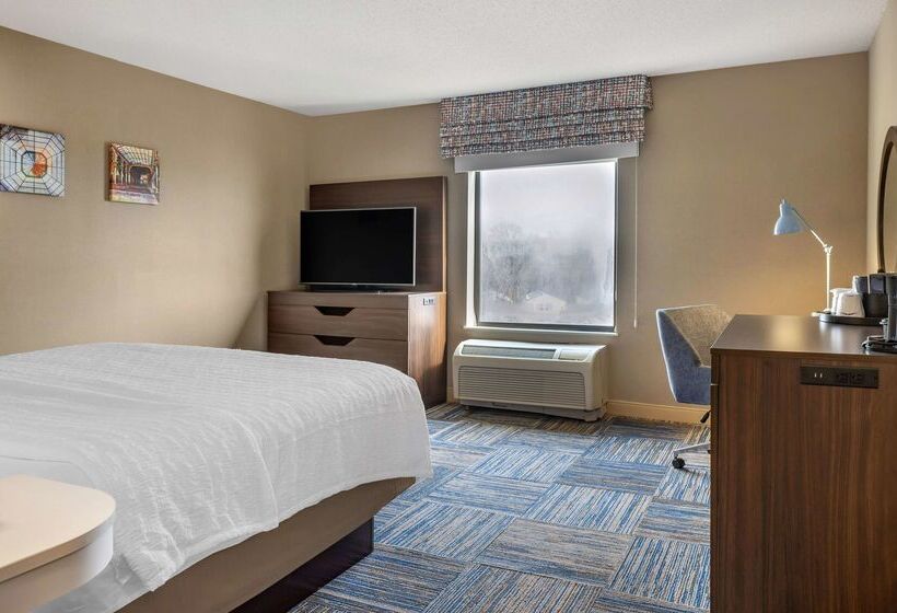هتل Hampton Inn Greenfield