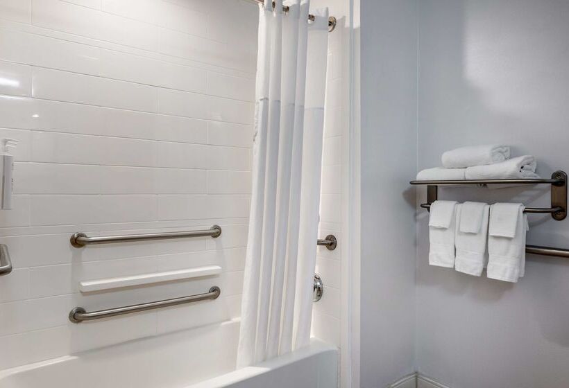 هتل Hampton Inn Greenfield