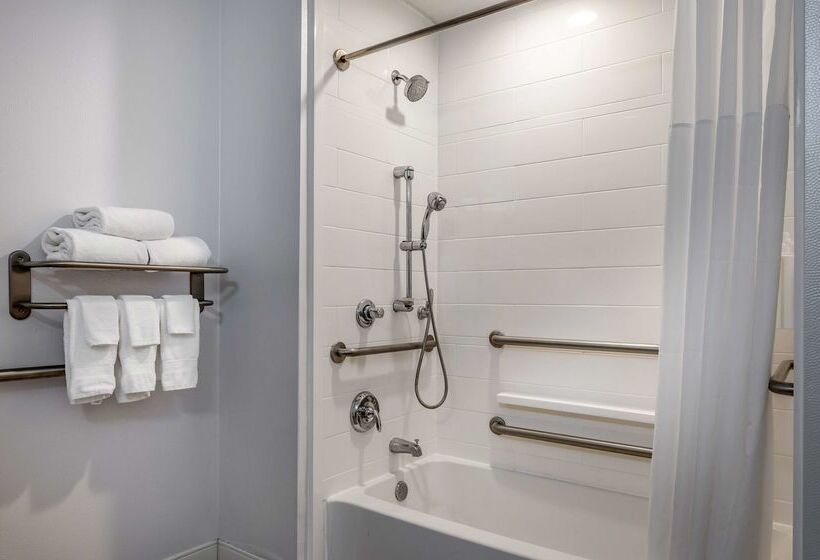 هتل Hampton Inn Greenfield