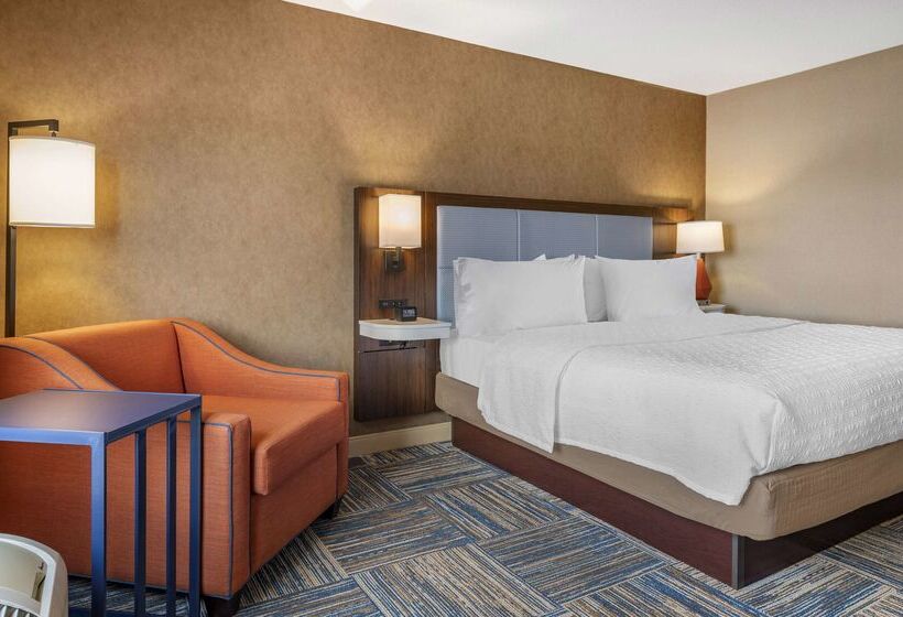 هتل Hampton Inn Greenfield