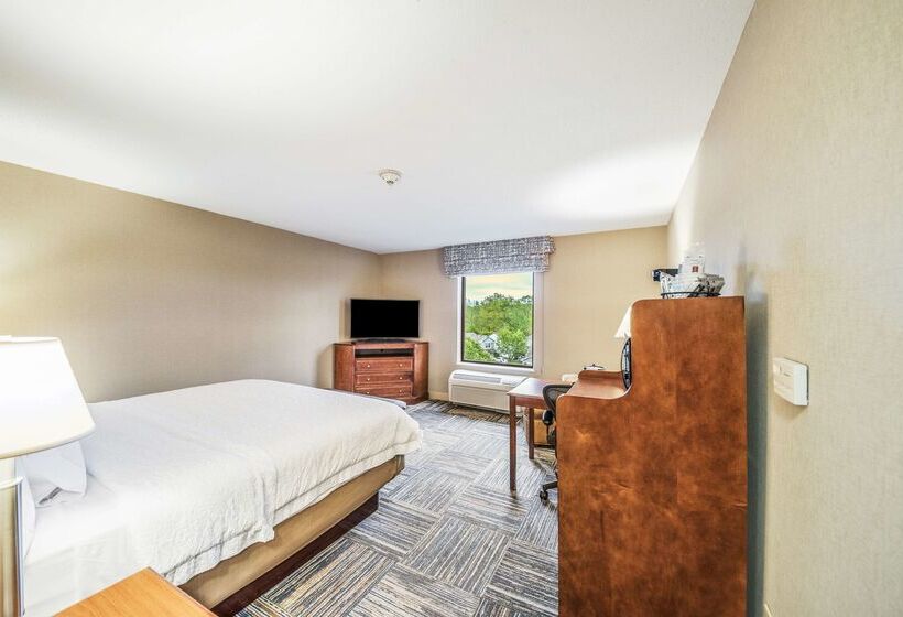 هتل Hampton Inn Greenfield