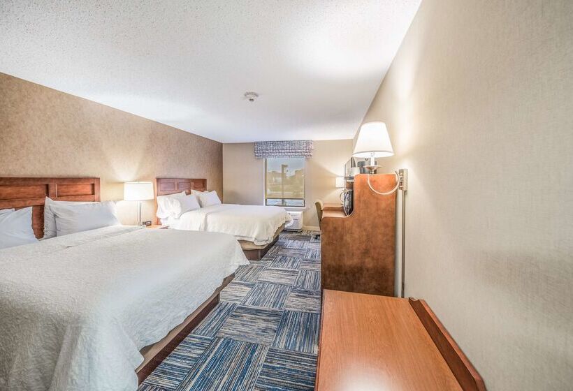 هتل Hampton Inn Greenfield