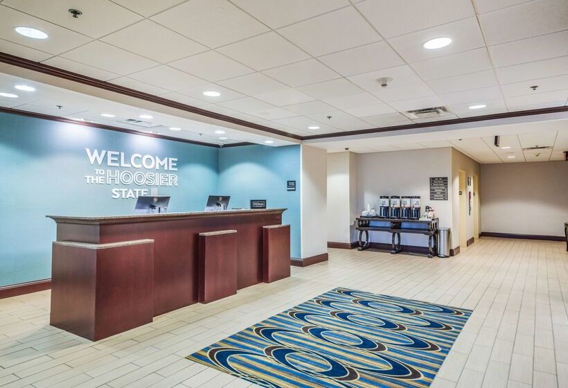هتل Hampton Inn Greenfield