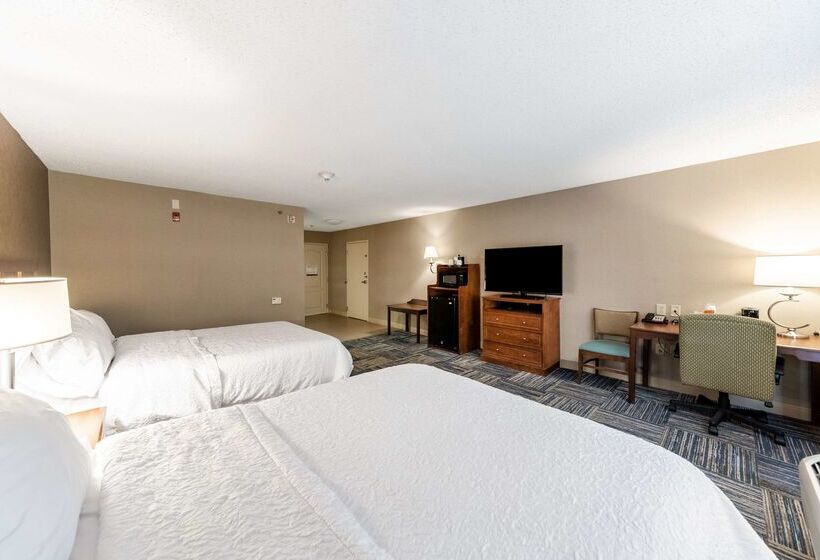 هتل Hampton Inn Greenfield