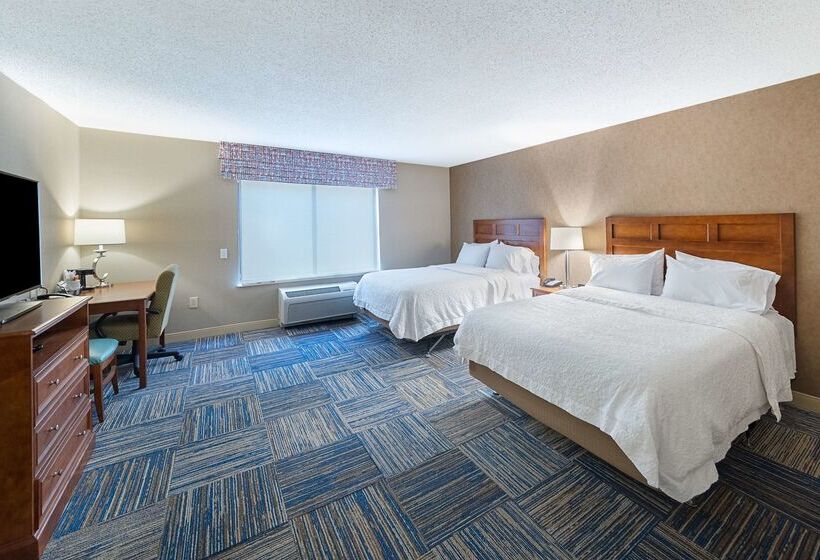 هتل Hampton Inn Greenfield