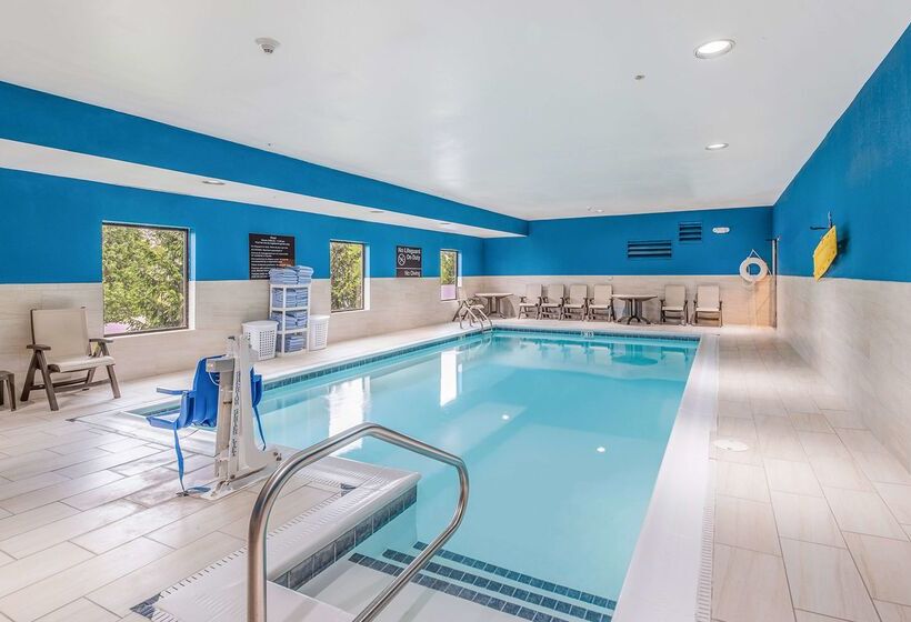 هتل Hampton Inn Greenfield