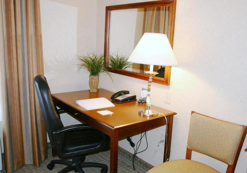 בית מלון כפרי Hampton Inn Greenfield