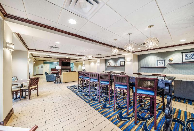هتل Hampton Inn Greenfield