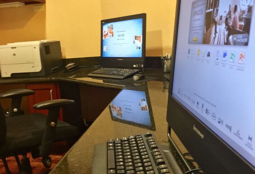 فندق Hampton Inn Haysnorth Of I70