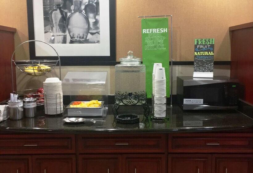 فندق Hampton Inn Haysnorth Of I70