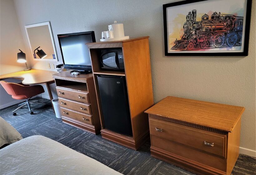 فندق Hampton Inn Haysnorth Of I70