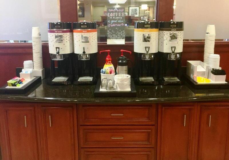 فندق Hampton Inn Haysnorth Of I70