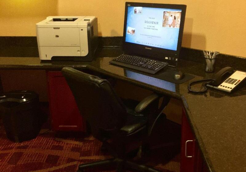 فندق Hampton Inn Haysnorth Of I70