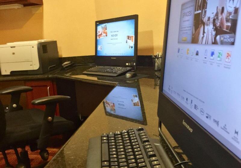 فندق Hampton Inn Haysnorth Of I70