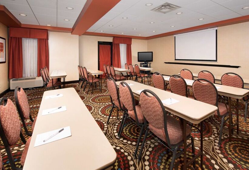 فندق Hampton Inn Lenoir City